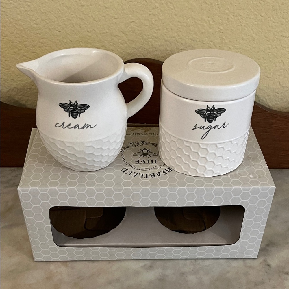 Bee 🐝 Themed Cream and Sugar Set